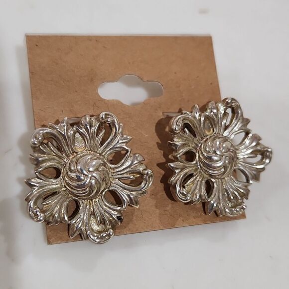 GUC Vintage MFA Sterling Silver Flower Earrings - Picture 3 of 4